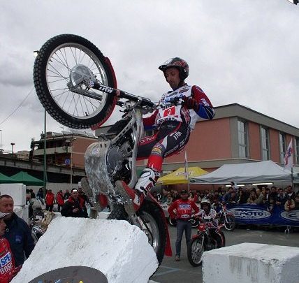 Sulla moto di Diego Bosis, dieci anni fa ci salutava il campione bergamasco